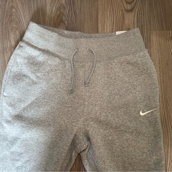 NWT Nike Women’s Phoenix high rise fleece joggers - Picture 4 of 4